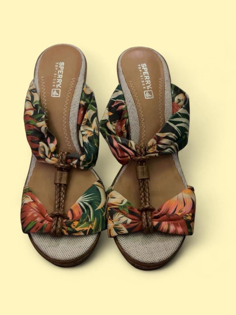 Sperry Tropical Floral Knot Toe-Post Sandals in Green and Orange